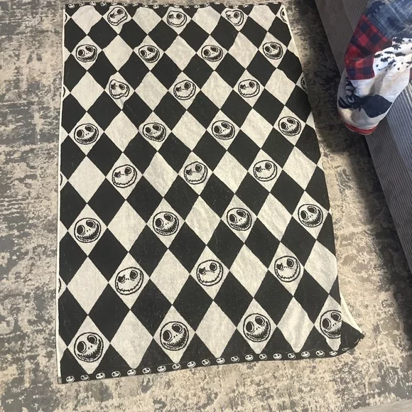 Disney The Nightmare Before Christmas Beach Towel Black And White - Picture 2 of 10